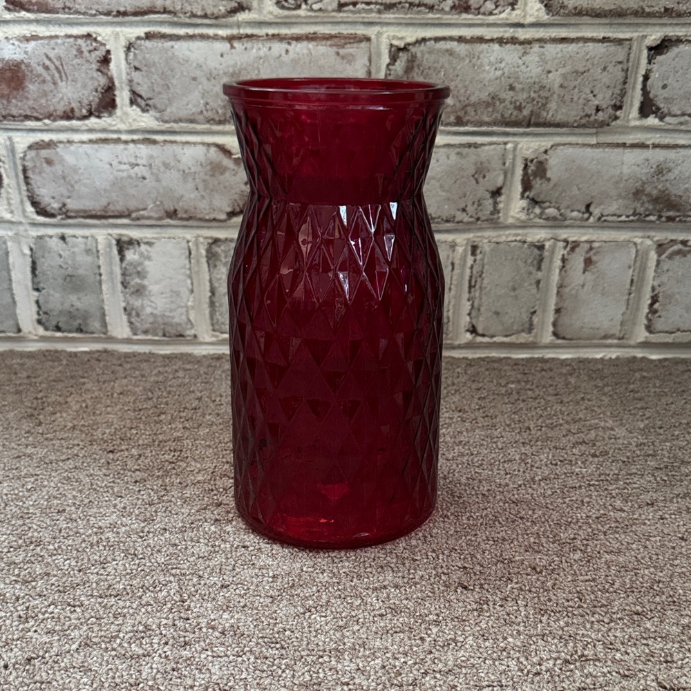 Large Elegant Diamond Faceted Red Glass Vase